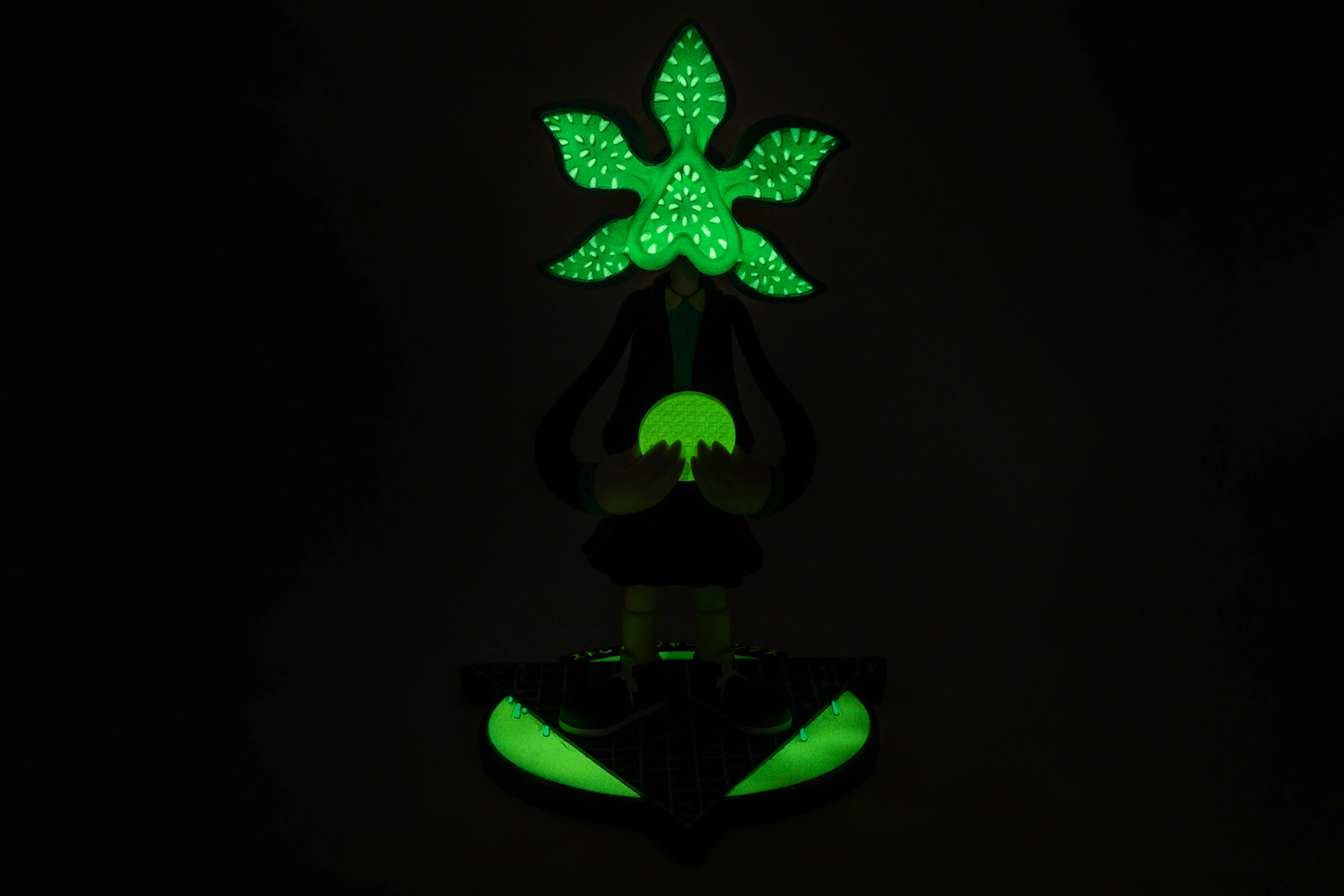 Elegorgon Statue - iam8bit Exclusive Colorway - Image 2